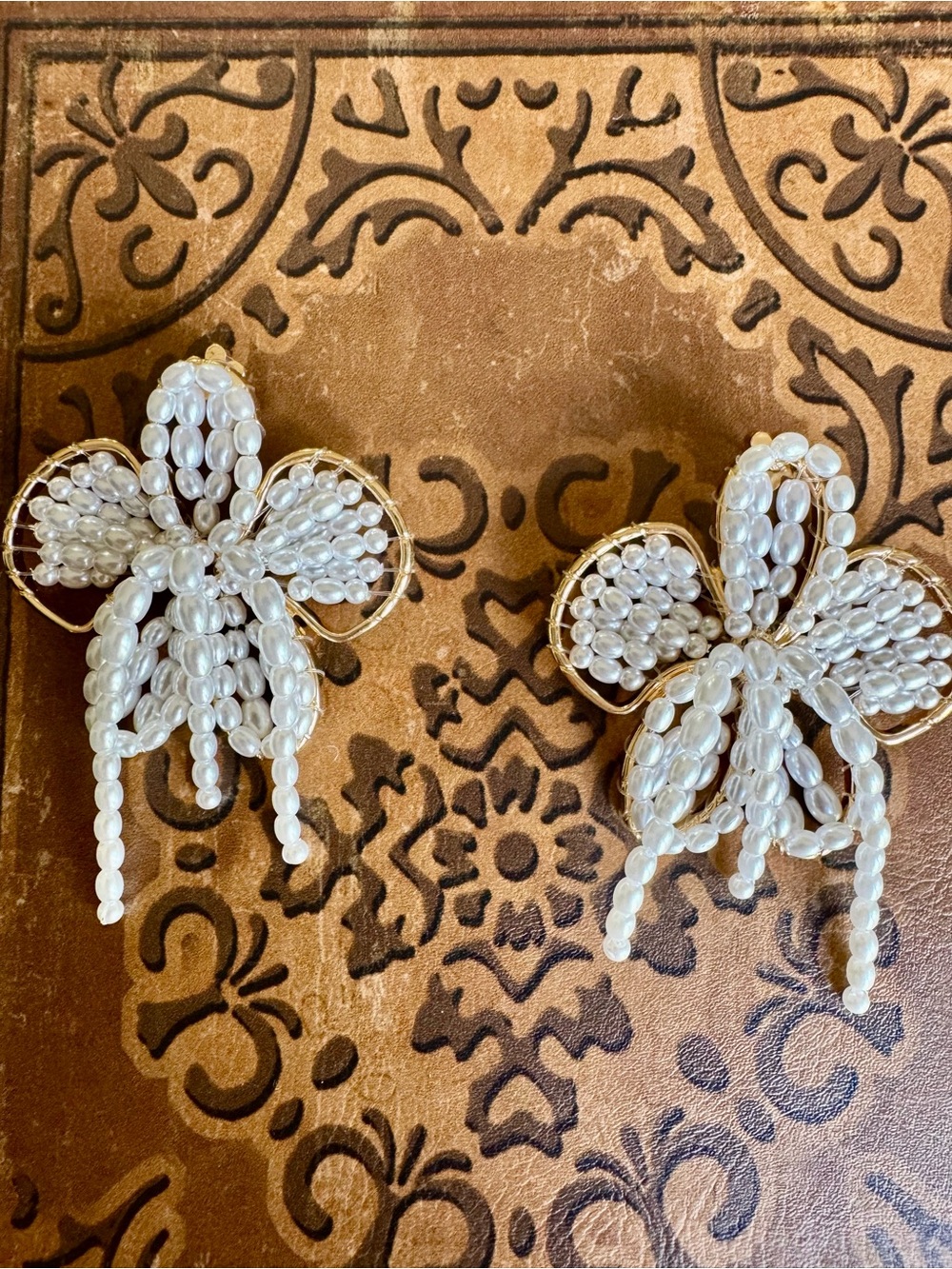 Cult Gaia Amina Vibes! Pearl beaded Flower pierced Earrings -
